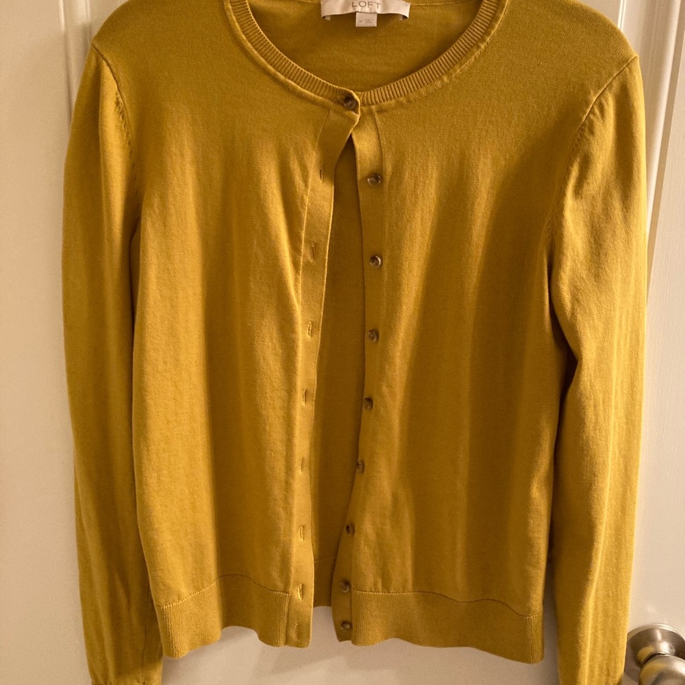 Lightweight women’s sweater